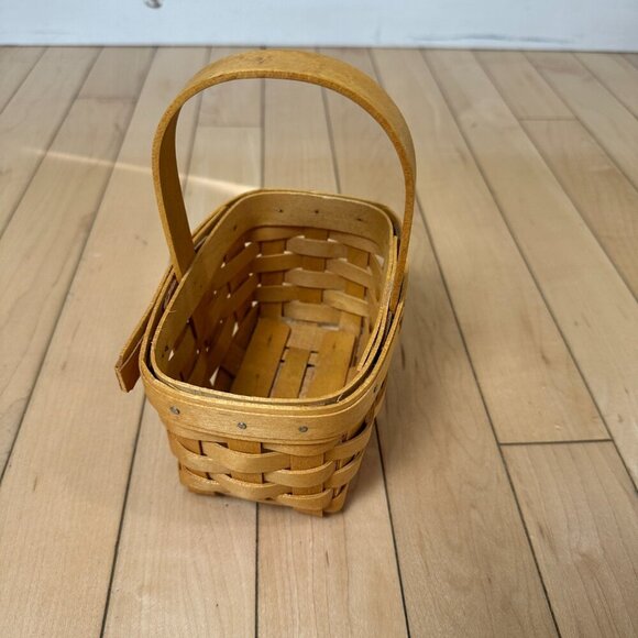 Longaberger Basket with Handle, Small Mini Chore Basket Stamped & SIgned 2001 - Picture 7 of 11